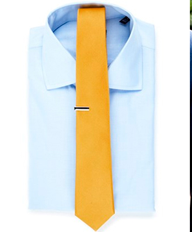camisa azul corbata amarilla