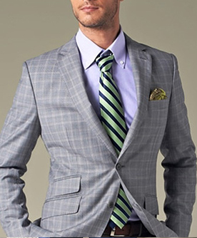 traje gris corbata verde